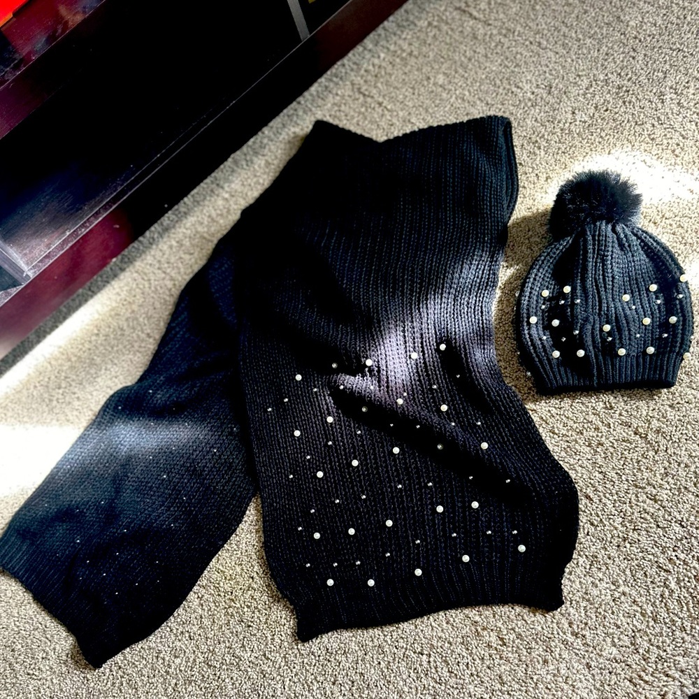 Jessica Simpson, Scarf and beanie set.